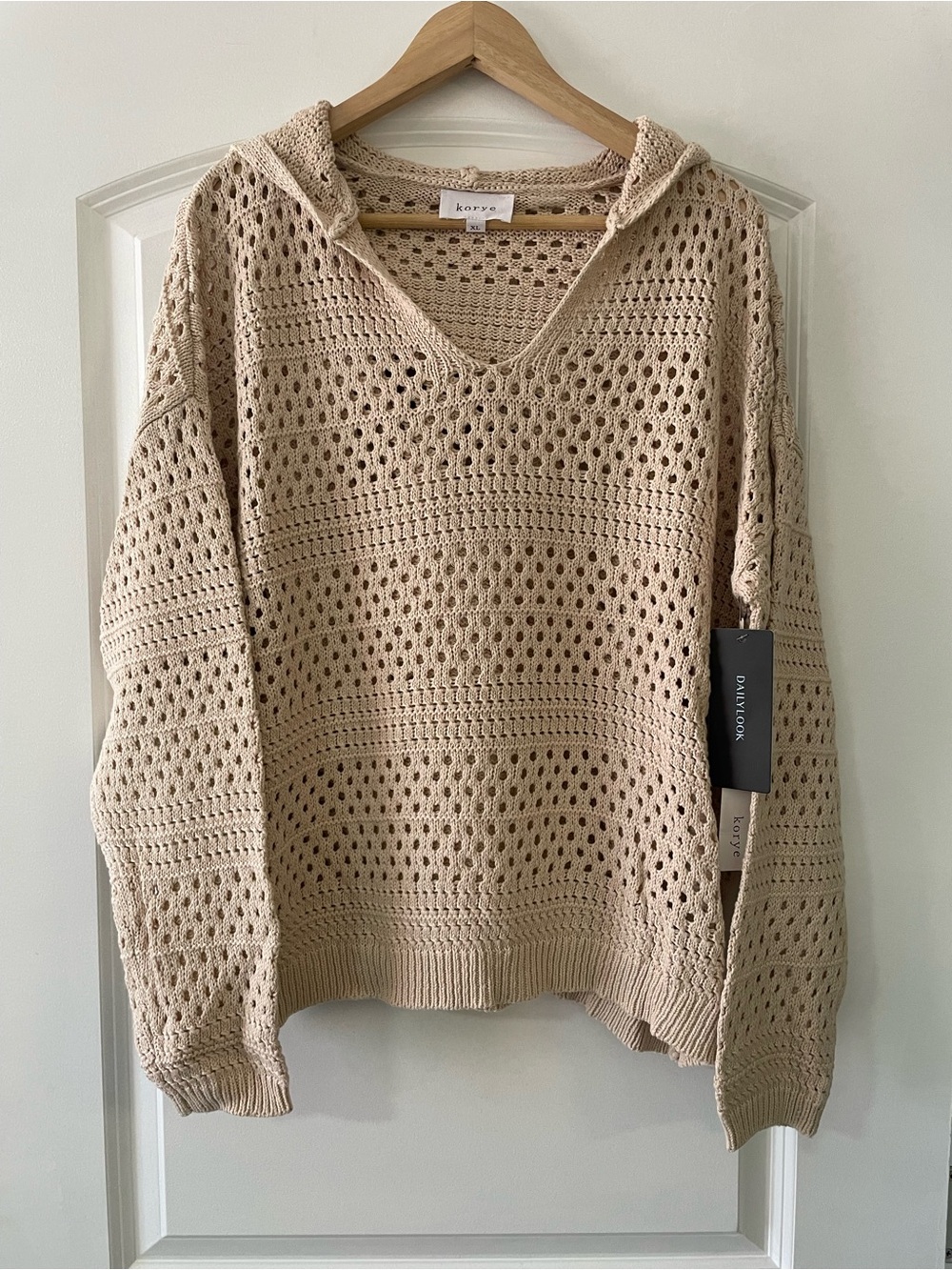 Korye (DailyLook) Women’s Crochet V-Neck Hooded Sweater in Beige Size XL NWT